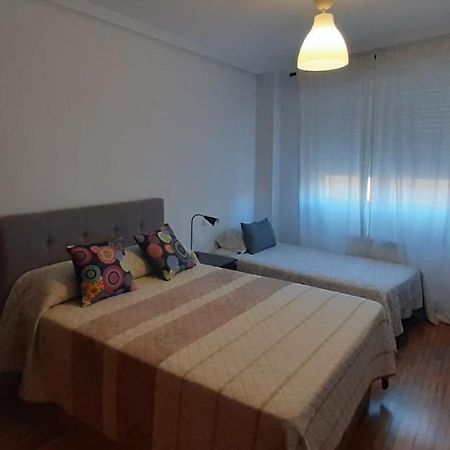 Habitacion, Muy Amplia Y Luminosa, Muy Cerca Del Centro A 15 Min En El Metro A Sol Y Gran Via Madrid Bagian luar foto